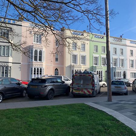Grand 2 Bed Georgian Apartment At Florence House With King Bed, In The Heart Of Herne Bay & 300M From Beach Exteriér fotografie