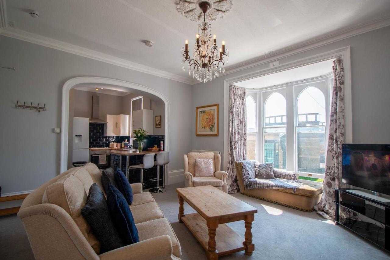 Grand 2 Bed Georgian Apartment At Florence House With King Bed, In The Heart Of Herne Bay & 300M From Beach Exteriér fotografie